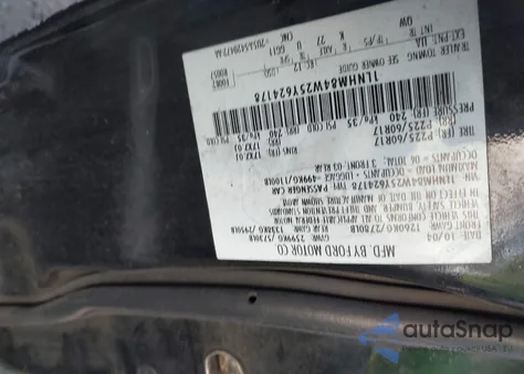 2005 Lincoln Town Car Executive L from USA, damaged, VIN 1LNHM84W25Y624178